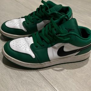 Nike dunks, low tops.  Green, white and black.